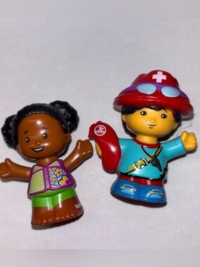Fisher-Price Little People Lifeguard Steven & Tessa in life jacket Set
